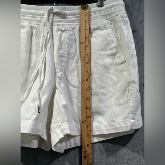 Orvis Women’s Size Medium Pull-On White Shorts Resort Wear Travel Beach Summer - Picture 5 of 9